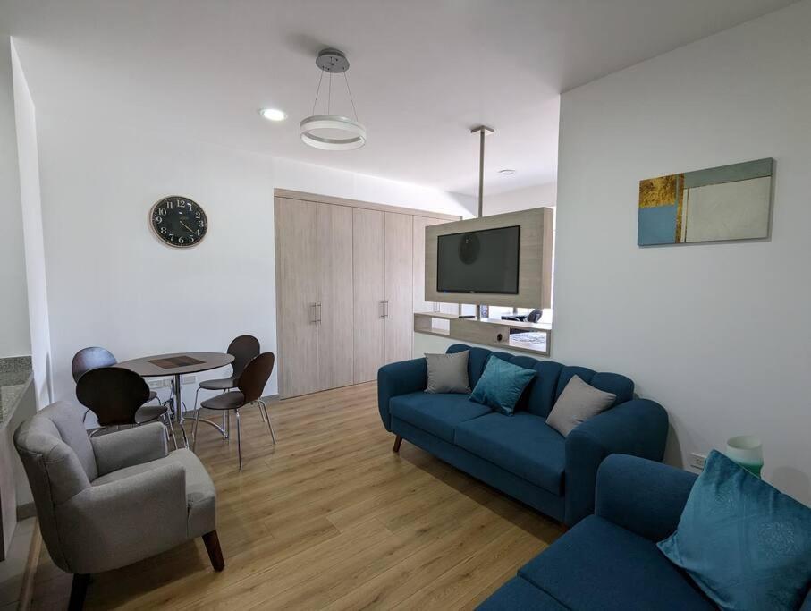 Apartment Ph - Metro La Carolina