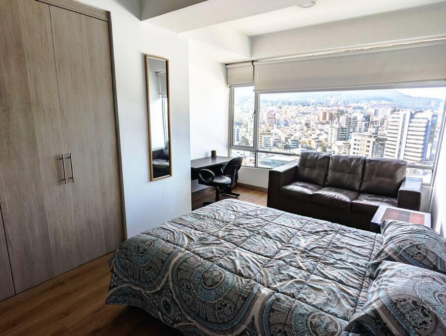 Ph - Metro La Carolina Apartment *